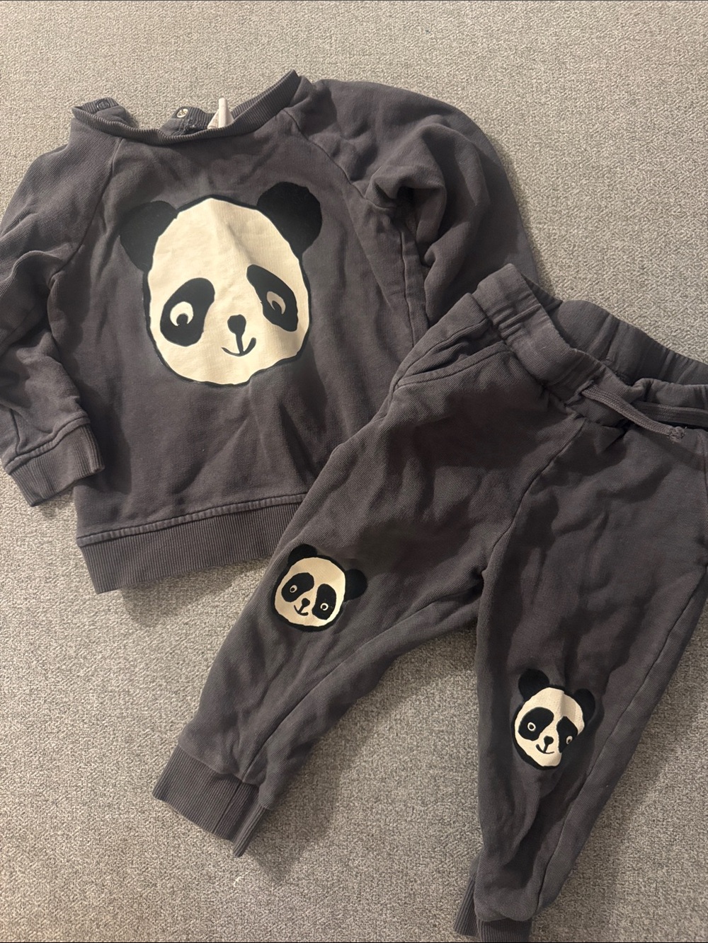 5/$15- H&M sweatsuit size 18 months